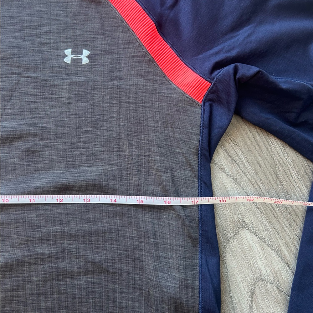 Under Armour women’s Gray and Blue Long Sleeve Shirt heat gear - Picture 3 of 7